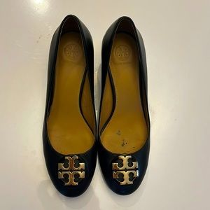 Gorgeous Tory Burch pumps, gently worn. Size 7.5